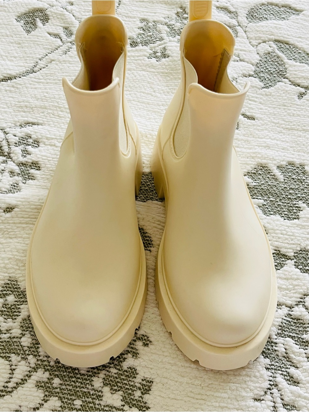Asgard Women’s Cream Chelsea Lug Bootie - Slip-On Ankle Boot